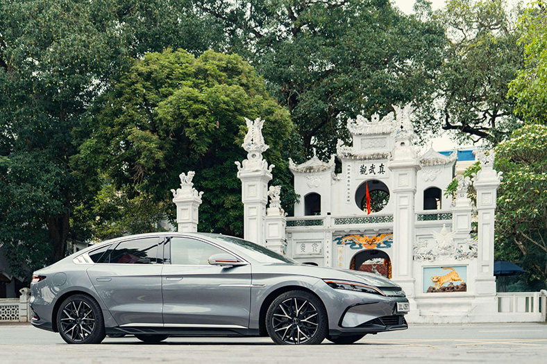 Xe điện BYD đồng hành triển lãm nghệ thuật 'Trời, Non, Nước'