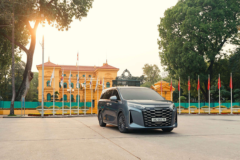 Xe điện BYD đồng hành triển lãm nghệ thuật 'Trời, Non, Nước'