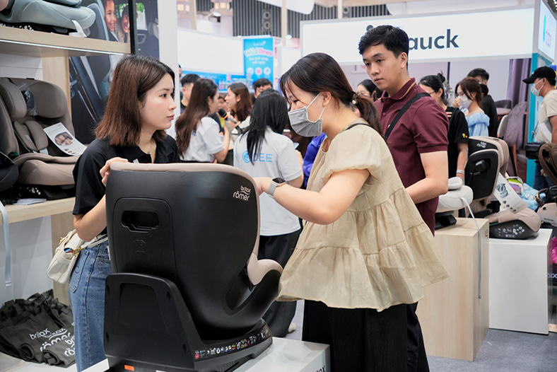 Ghế ô tô trẻ em Britax Romer của Đức xuất hiện tại Vietbaby Fair 2026