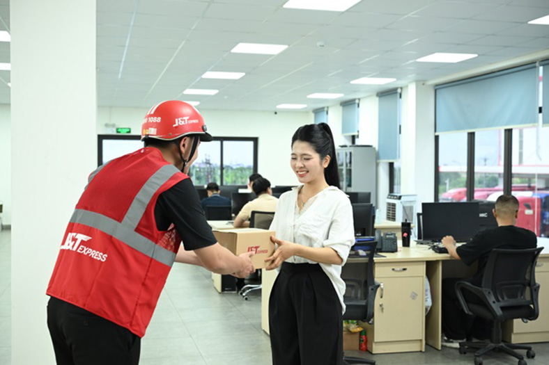 J&T Express: 8 năm lấy trải nghiệm khách hàng làm trọng tâm phát triển