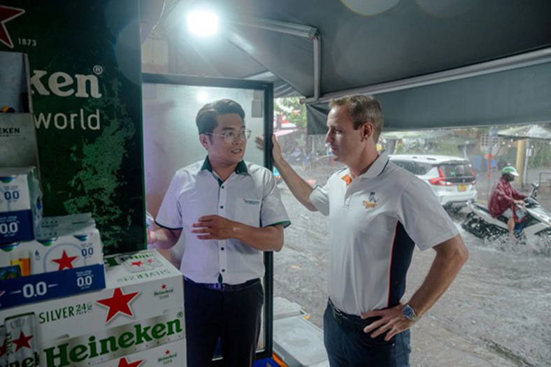 Bloomberg: Vì sao Việt Nam là "trái tim đổi mới" của Heineken toàn cầu?