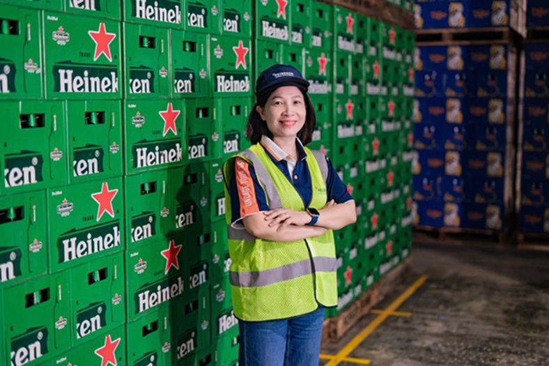 Bloomberg: Vì sao Việt Nam là "trái tim đổi mới" của Heineken toàn cầu?