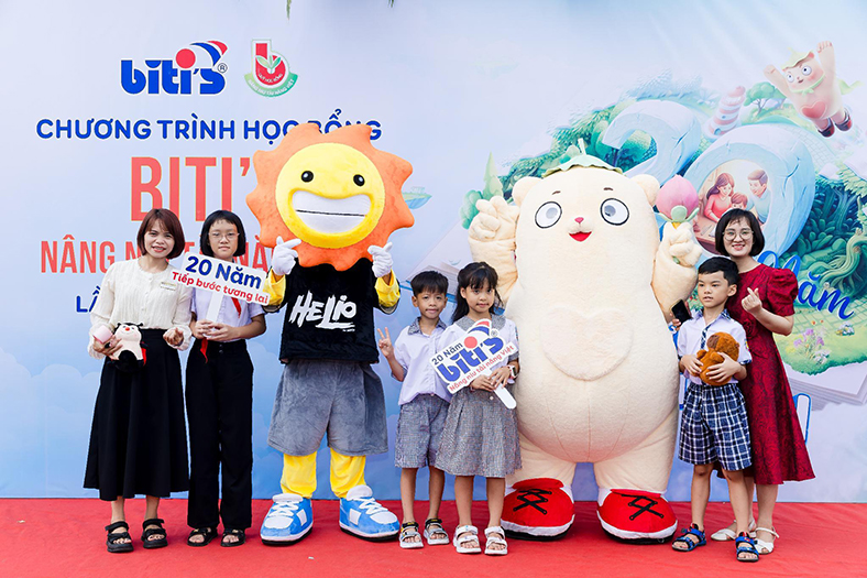 Đánh dấu 20 năm Học bổng 'Nâng niu tài năng Việt': Biti's trao 1,7 tỉ đồng