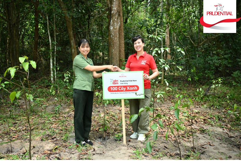 Gần 100 tình nguyện viên Prudential gieo mầm xanh, tiếp nối hành trình 'Trao gửi yên tâm'
