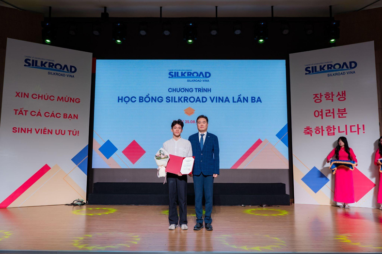 Silkroad Vina trao 1 tỉ đồng học bổng, lan tỏa giá trị giáo dục bền vững