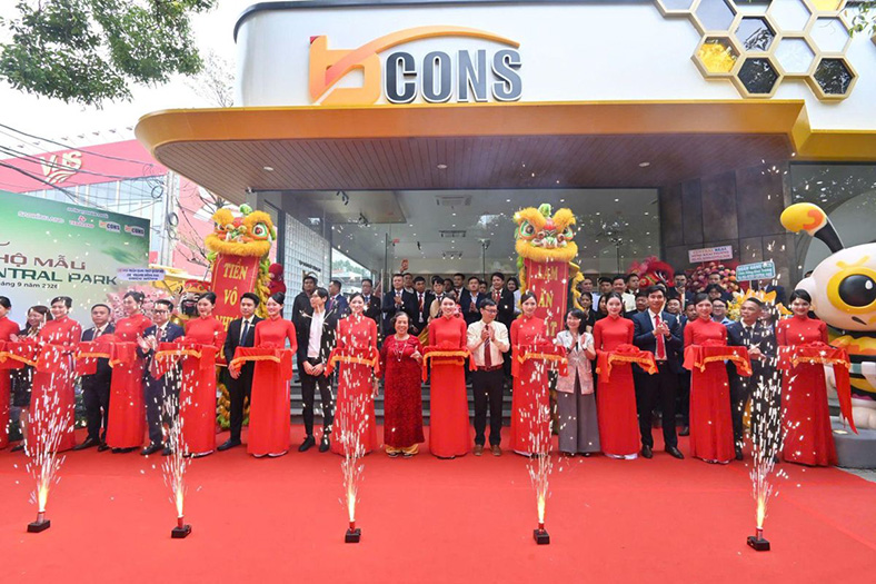 Đông đảo khách hàng tham quan nhà mẫu 'căn hộ chuẩn xanh giữa lòng Biên Hòa'