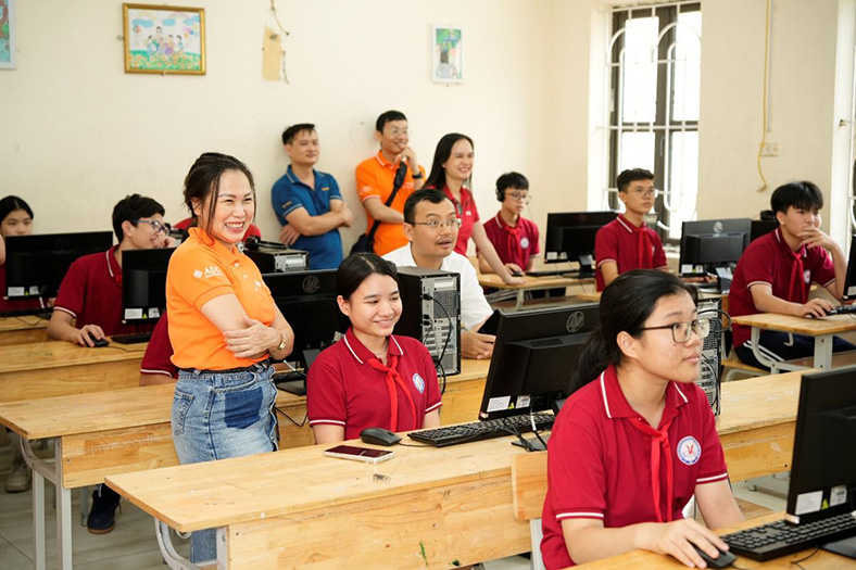Keppel tặng máy tính, nâng cao kỹ năng số cho hơn 2.300 học sinh Hà Nội