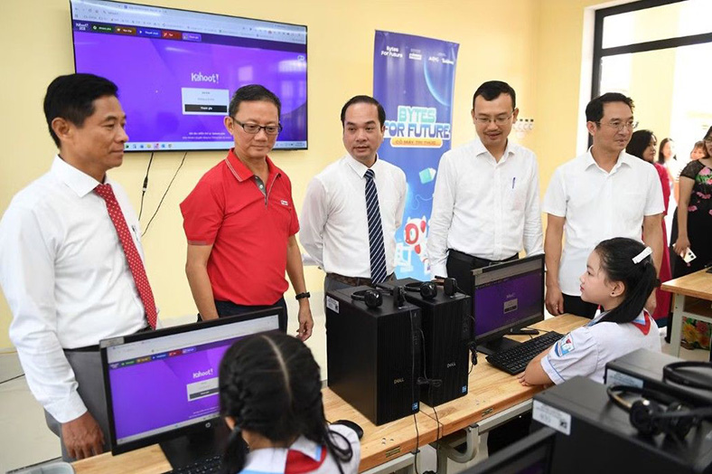 Keppel tặng máy tính, nâng cao kỹ năng số cho hơn 2.300 học sinh Hà Nội
