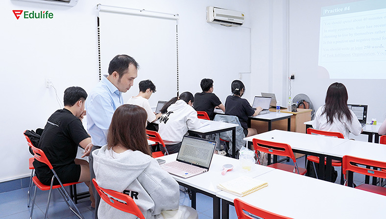 Luyện thi VSTEP, APTIS ở đâu tại TP.HCM?