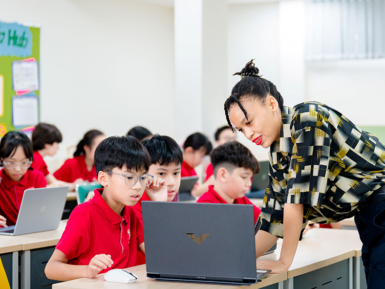 Phát triển toàn diện trong môi trường giáo dục chuẩn Cambridge tại Royal School