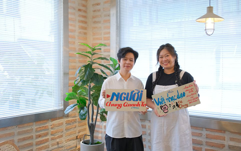 Đôi bạn trẻ 'vẽ hạnh phúc' cho những gánh hàng rong