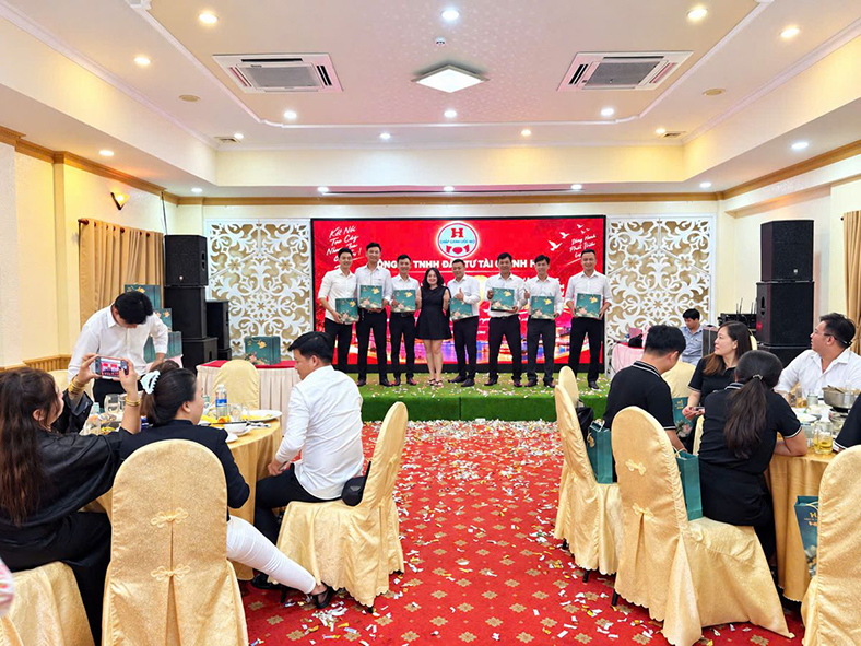 Công ty Đầu tư Tài chính H2 kỷ niệm 7 năm phát triển đội ngũ Mekong