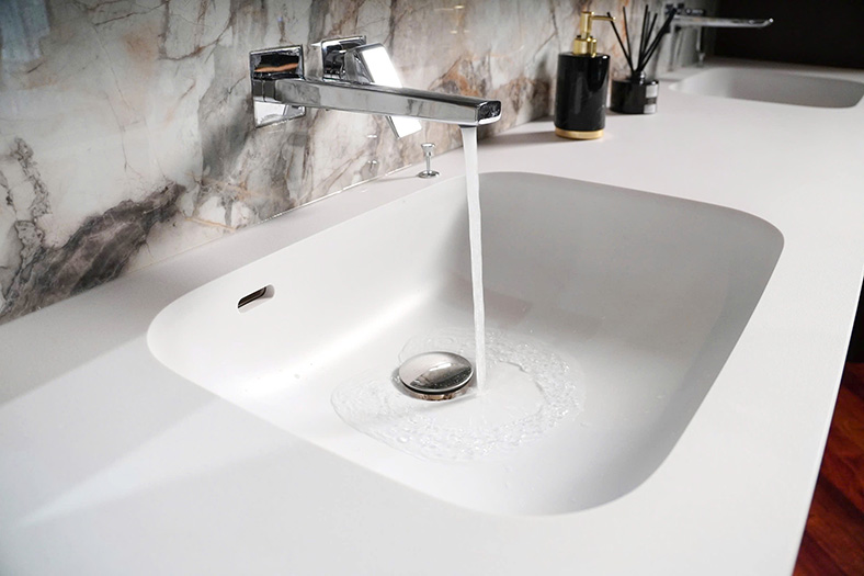 Giải pháp lavabo liền khối cho gia đình nhiều thế hệ