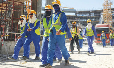 Hạn chế tuyển và đưa lao động mới sang Qatar