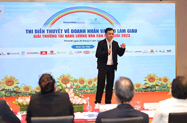 Sinh viên biến vỏ thanh long thành giải pháp hữu cơ, giành giải