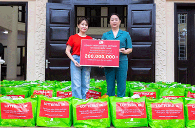 Chi nhánh Lotteria Việt Nam miền Trung gửi 1.000 phần quà tới nhân dân Huế