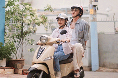 Tay Anh Giữ Một Vì Sao - Một Việt Nam mới lạ trên màn ảnh rộng