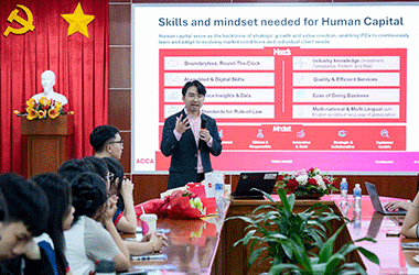 Cơ hội nhận học bổng 100% ngành kế toán khi đăng ký sớm tại UEF