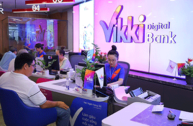 Khách hàng vỡ òa khi trúng vàng từ 'Tiết Kiệm Vikki - Trúng Vàng ký'