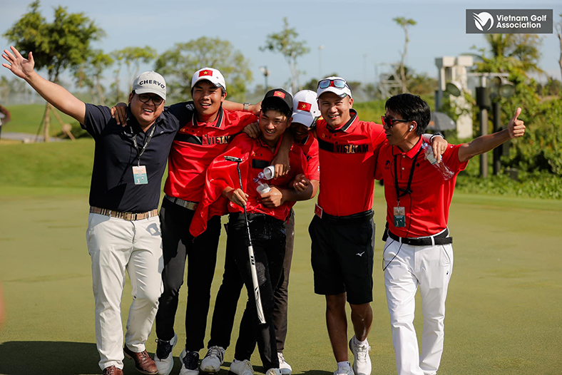 Tuyển golf Việt Nam vô địch Nomura Cup 2024