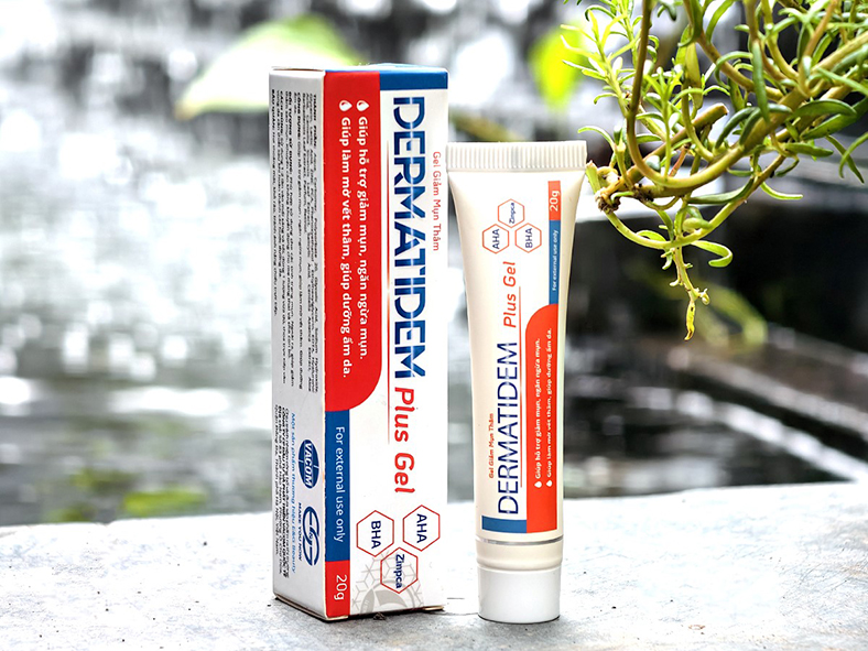 Dermatidem Plus Gel giúp hỗ trợ giảm mụn, giúp dưỡng ẩm da