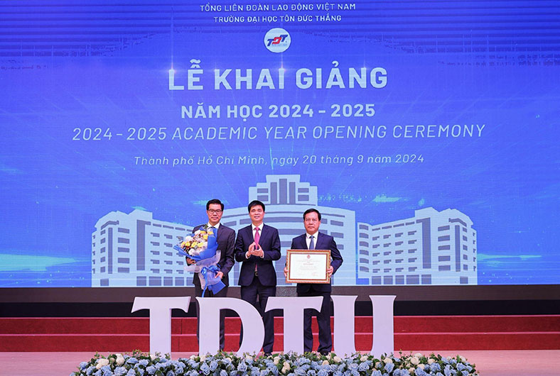 Trường Đại học Tôn Đức Thắng tổ chức lễ khai giảng ‘không hoa’