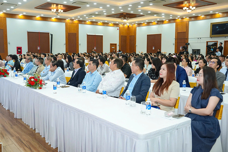 VA Schools ra mắt bộ nhận diện thương hiệu mới: Trường học của sự lắng nghe
