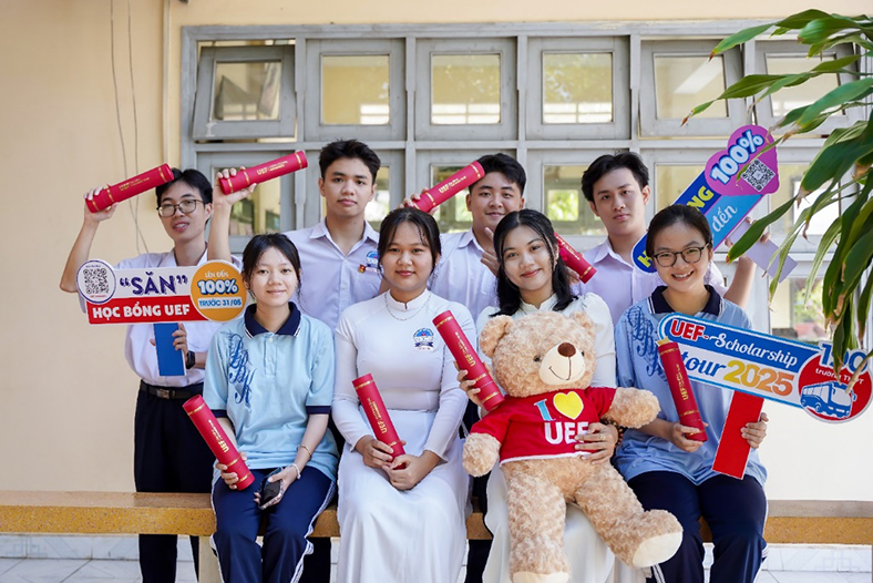 Học sinh Tây Nam Bộ nhận học bổng lên đến 100% từ UEF