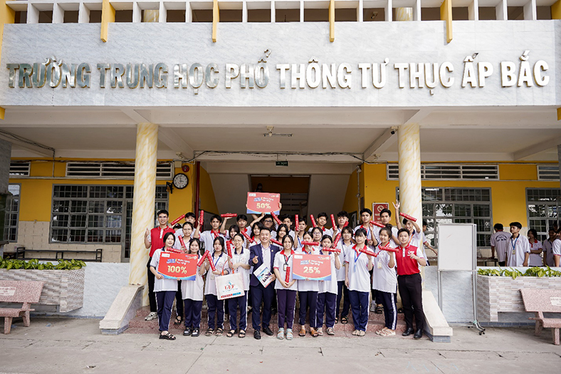Học sinh Tây Nam Bộ nhận học bổng lên đến 100% từ UEF