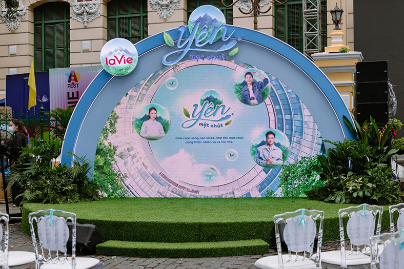 La Vie ra mắt cộng đồng Yên một chút