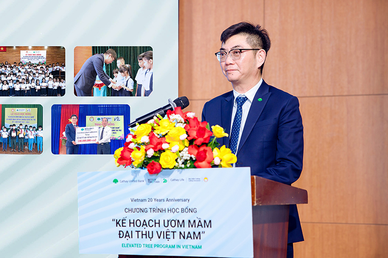 Trao học bổng 'ươm mầm đại thụ' cho học sinh vượt khó tại Quảng Nam