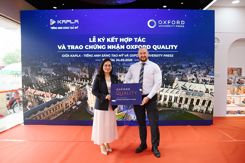 Trao Chứng nhận Oxford Quality cho Kapla