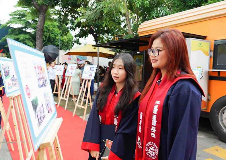 Lễ tri ân và trưởng thành cho học sinh lớp 12 tại Hệ thống Trường Việt Mỹ