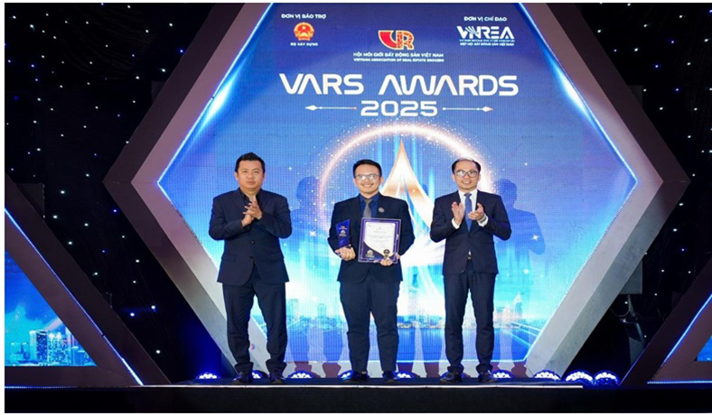Batdongsan.com.vn được vinh danh Top 1 Thương hiệu Công nghệ bất động sản