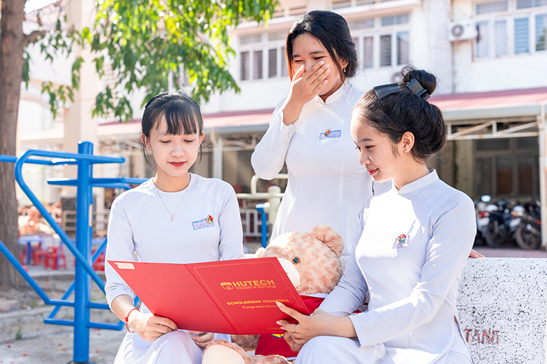 HUTECH tặng học bổng 25% học phí toàn khóa