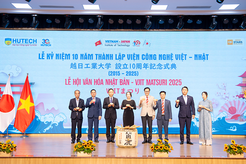 Viện Công nghệ Việt - Nhật HUTECH kỷ niệm 10 năm thành lập