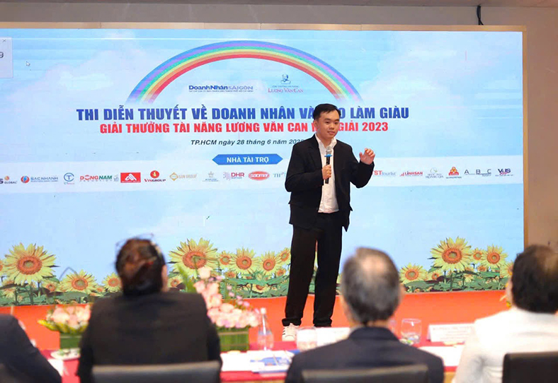 Sinh viên biến vỏ thanh long thành giải pháp hữu cơ, giành giải