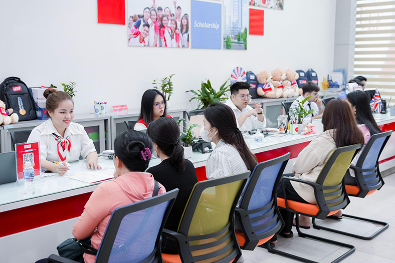 Chờ điểm chuẩn, nhiều thí sinh chọn xét học bạ để an tâm