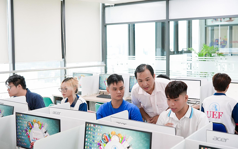 Chờ điểm chuẩn, nhiều thí sinh chọn xét học bạ để an tâm