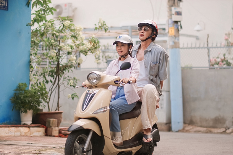Tay Anh Giữ Một Vì Sao - Một Việt Nam mới lạ trên màn ảnh rộng