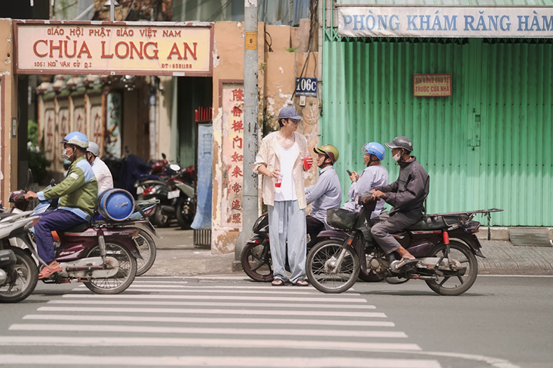 Tay Anh Giữ Một Vì Sao - Một Việt Nam mới lạ trên màn ảnh rộng