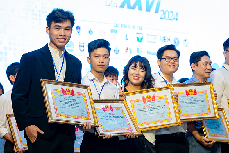 Sinh viên phát triển giải pháp trợ lý tài chính bằng AI