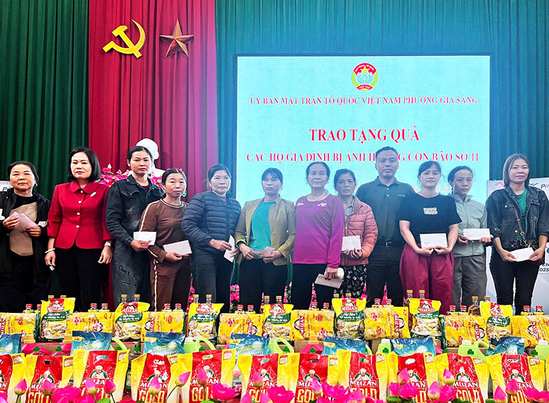 Wilmar CLV trao 15 tỉ đồng hỗ trợ khắc phục hậu quả bão lũ