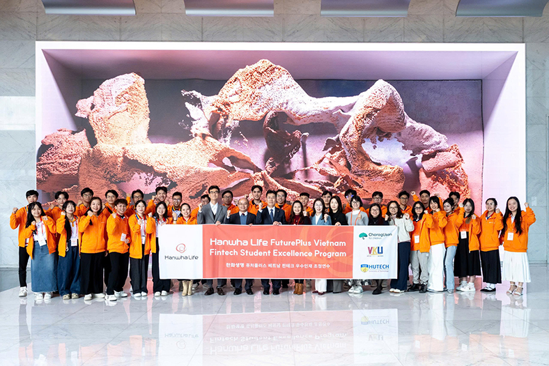 Hanwha Life đưa 30 sinh viên đi học tập thực tế tại Hàn Quốc