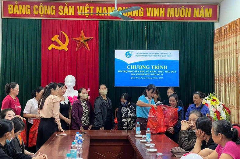 Kotex, SCDI trao 13.000 phần quà hỗ trợ phụ nữ miền Bắc sau lũ