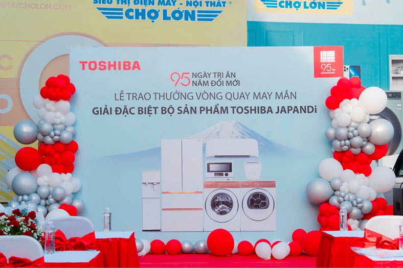 Toshiba trao giải đặc biệt đầu tiên, trị giá 185 triệu đồng cho khách hàng