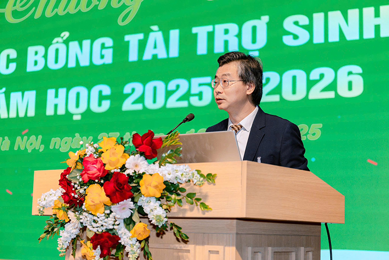 Trao khoảng 1,3 tỉ đồng học bổng cho gần 300 sinh viên Học viện Nông nghiệp Việt Nam