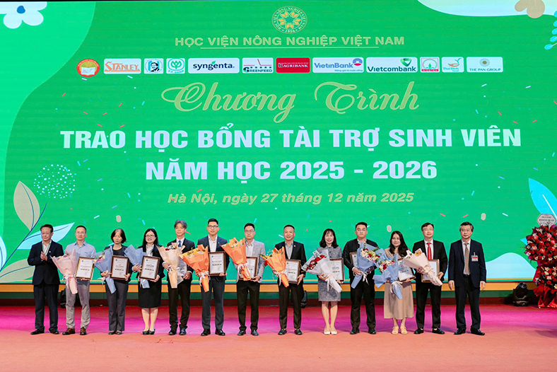 Trao khoảng 1,3 tỉ đồng học bổng cho gần 300 sinh viên Học viện Nông nghiệp Việt Nam