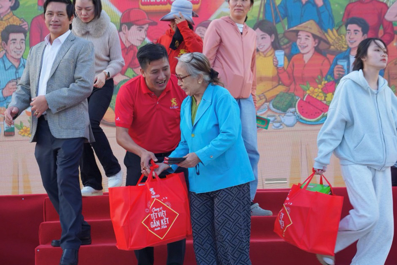 Hành trình gắn kết người dân ba miền của Sabeco dịp Tết