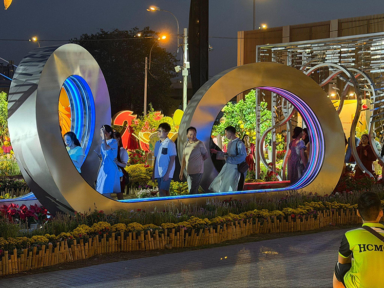 Mãn nhãn với công trình LED 3D trên tòa nhà 55 tầng